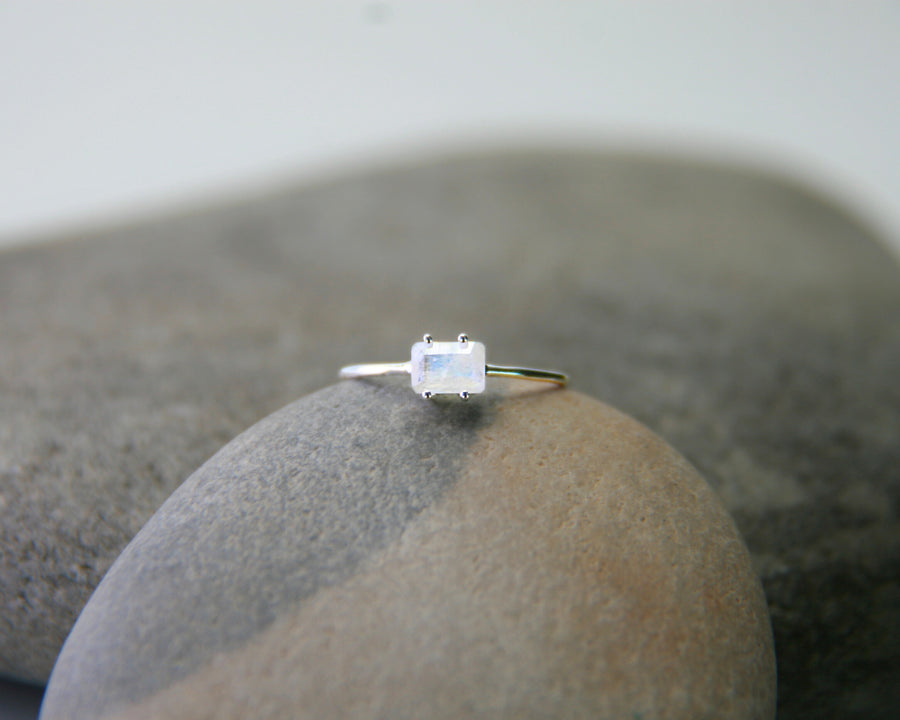 Inner Knowing Ring in Rainbow Moonstone+ Sterling Silver