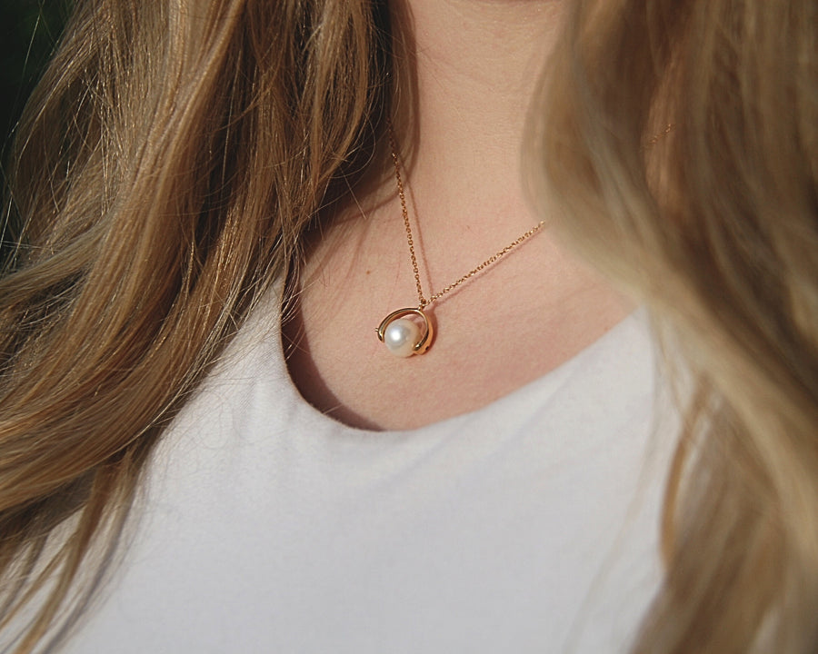 Gold Spinning Pearl Necklace – Inner Balance