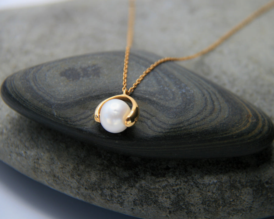 Gold Spinning Pearl Necklace – Inner Balance